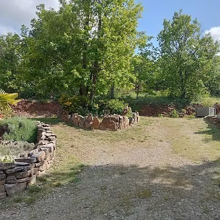 Проживание в семье De Cayssie *