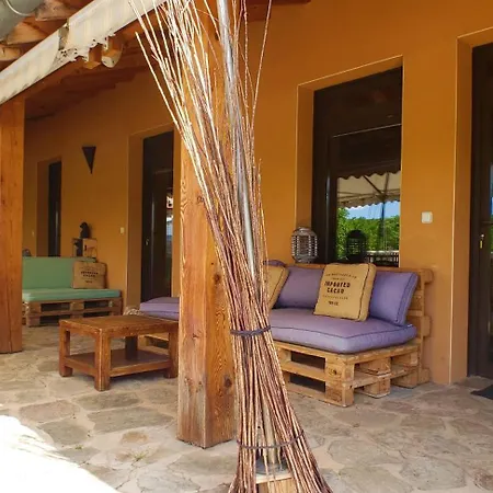 De Cayssie Homestay Verrieres (Aveyron)